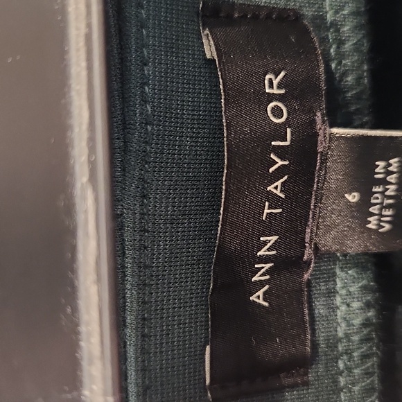 Ann Taylor NWOT Knee-Length Pencil Skirt - Picture 2 of 4